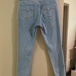 Levi light wash skinny jeans